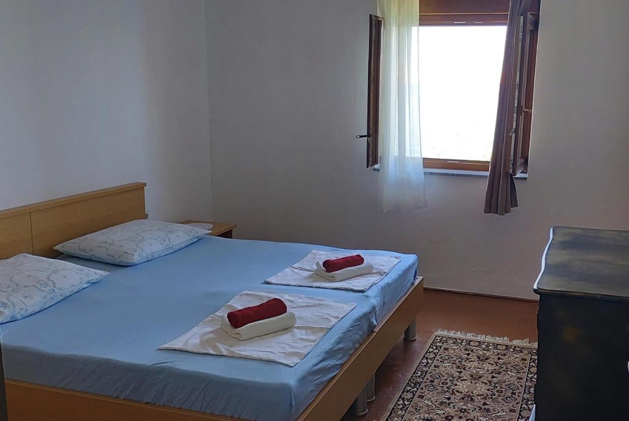 Apartmani Ana Karlobag Kültér fotó