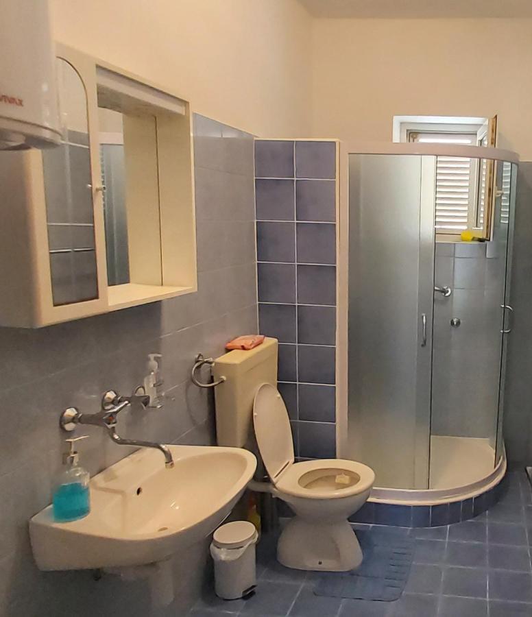 Apartmani Ana Karlobag Kültér fotó