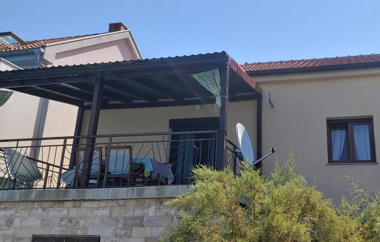 Apartmani Ana Karlobag Kültér fotó
