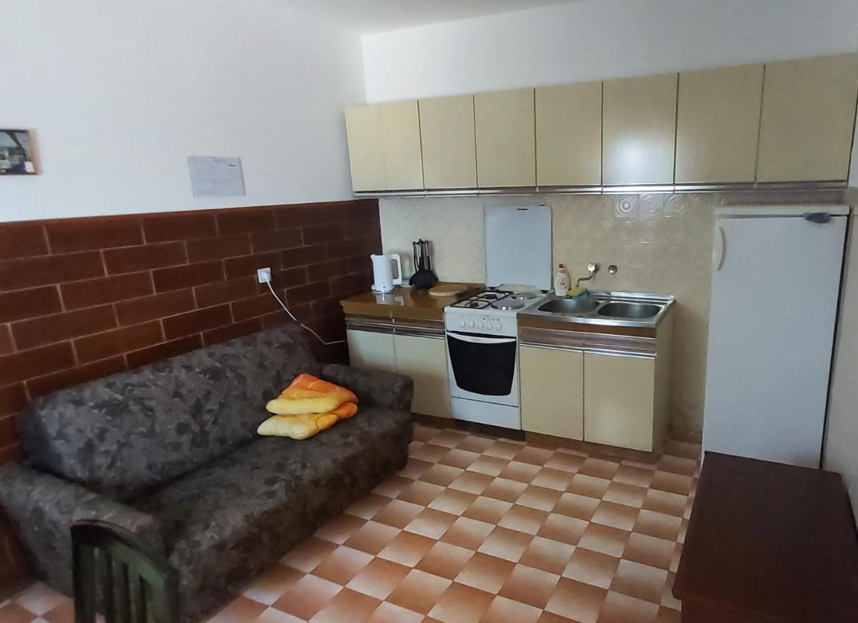 Apartmani Ana Karlobag Kültér fotó