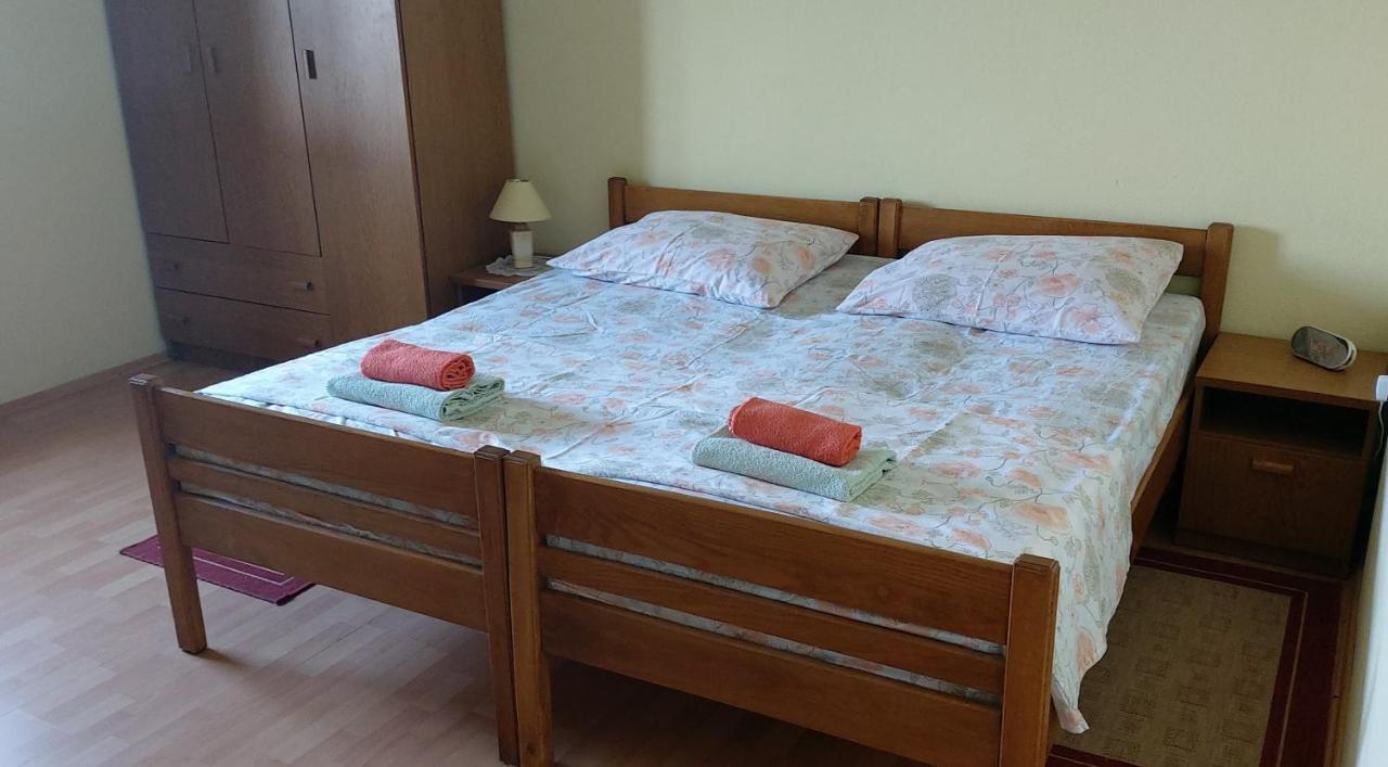 Apartmani Ana Karlobag Kültér fotó